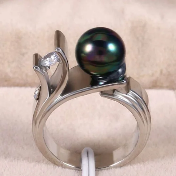 Elegant Silver and Green Pearl Ring size 7 - Picture 4 of 6